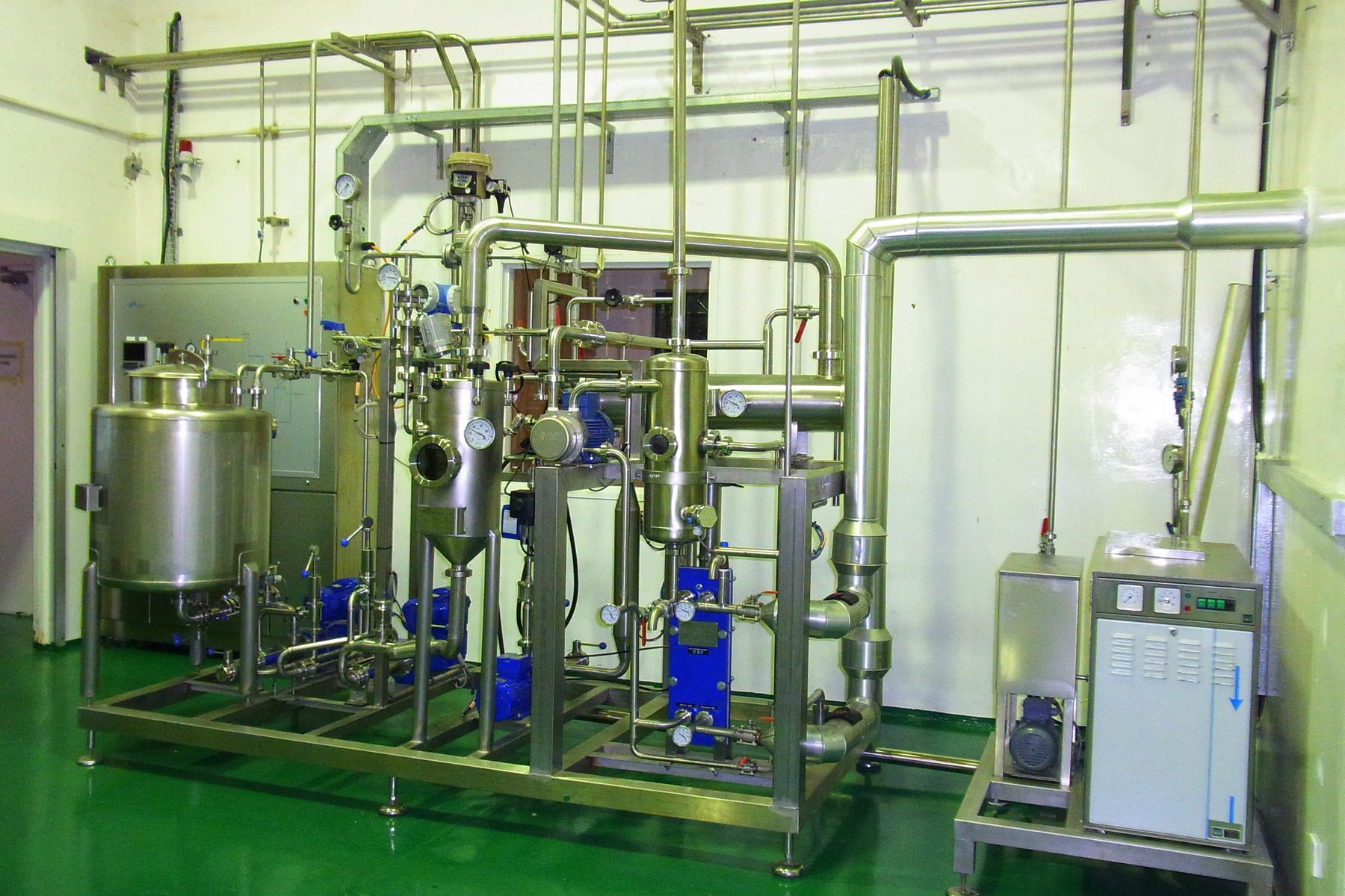 Extraction equipment at the Phytes Biotek plant